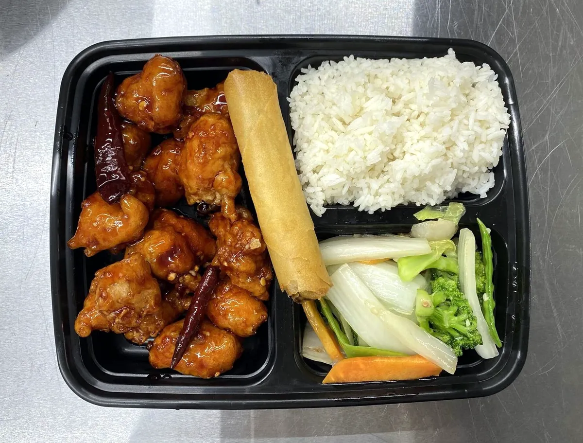 Poulet Général Tao en boîte à emporter