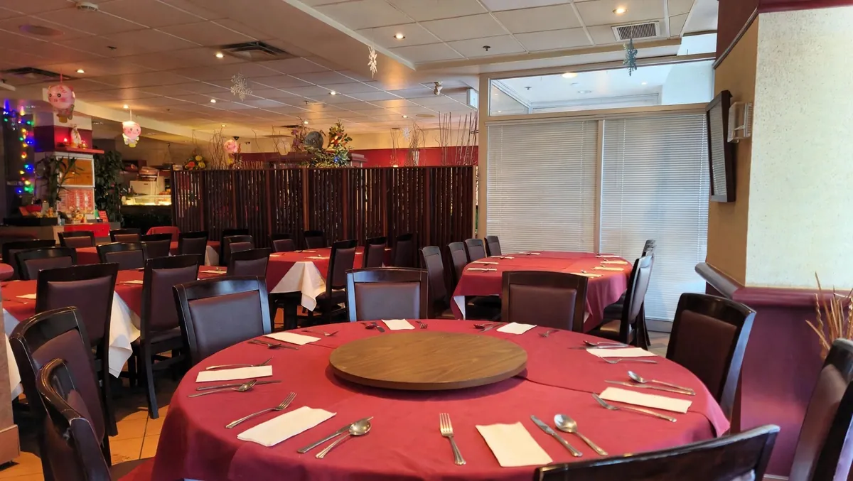 Salle à manger du restaurant Phoenix Oriental à Montréal